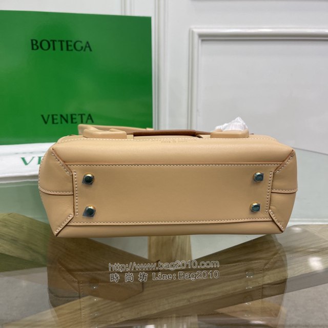 Bottega veneta高端女包 KF009 寶緹嘉爆款THE 杏仁色 ARCO編織款平紋牛皮手提包  BV經典款蝙蝠包  gxz1125